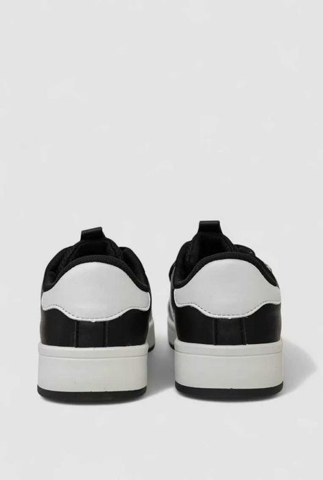 Кроссовки женские кожа, цвет черно-белый