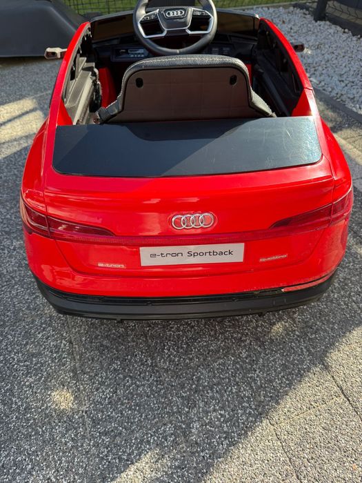 Samochodzik czerwony Audi