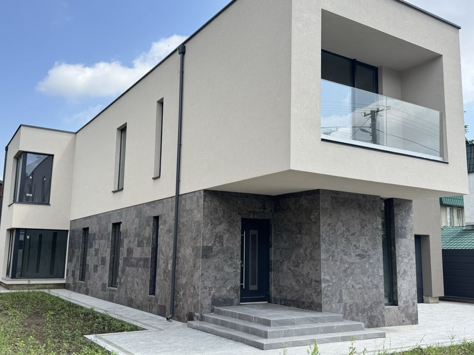 Продаж будиноку Брюховичі ( окремо стоячий) 222 кв. 5,5 сот землі - View 2