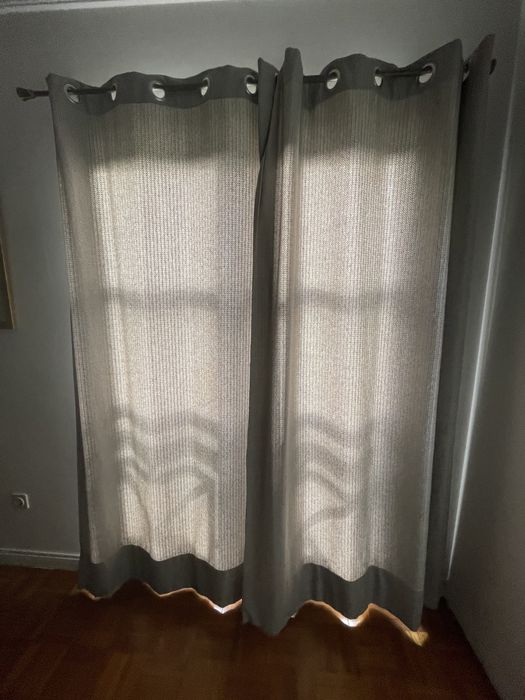 Cortinados cinzentos semiopacos Marjon (IKEA) 145x300cm