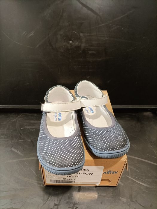 Buty dla dziewczynki na występ lub do szkoły, balerinki czołenka Barte