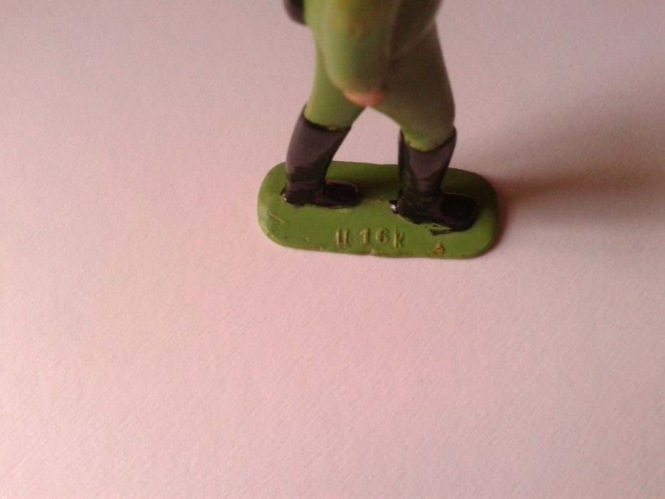 Большой солдатик СССР очень редкая игрушка.