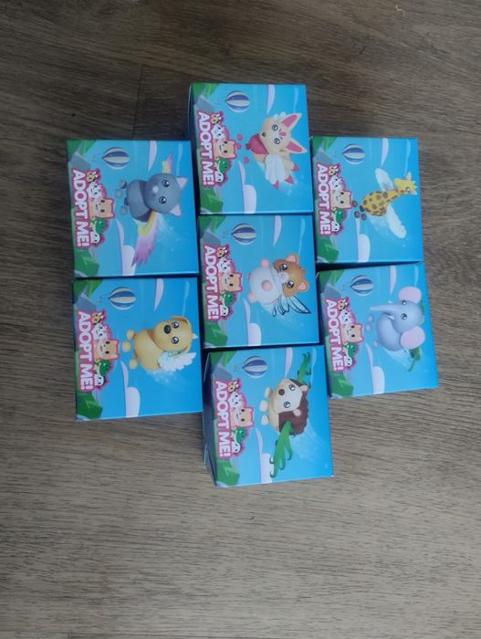 7 zabawek HM McDonald's Adopt me