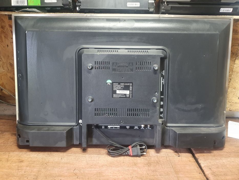 Телевізор AKAI UA32LEM1T2SM Бита Матриця 32"