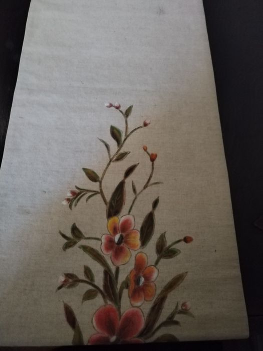 Caminho de mesa pintado