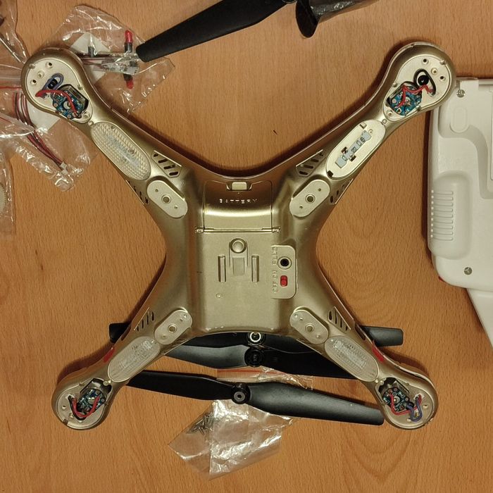 Drone quad Syma X8HW com comando e extras
