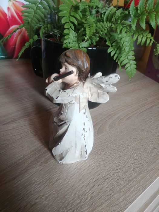 Figurka aniołek z fletem