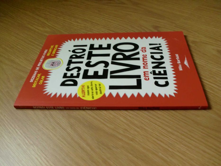 Destrói este livro em nome da ciência de Mike Barfield
