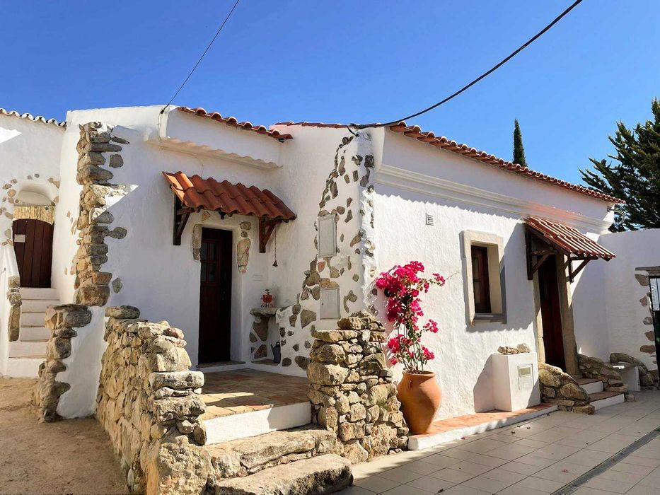 Casa Algarvia Tradicional Renovada + Ruína Reconstruível – Varjota / Loulé – Algarve