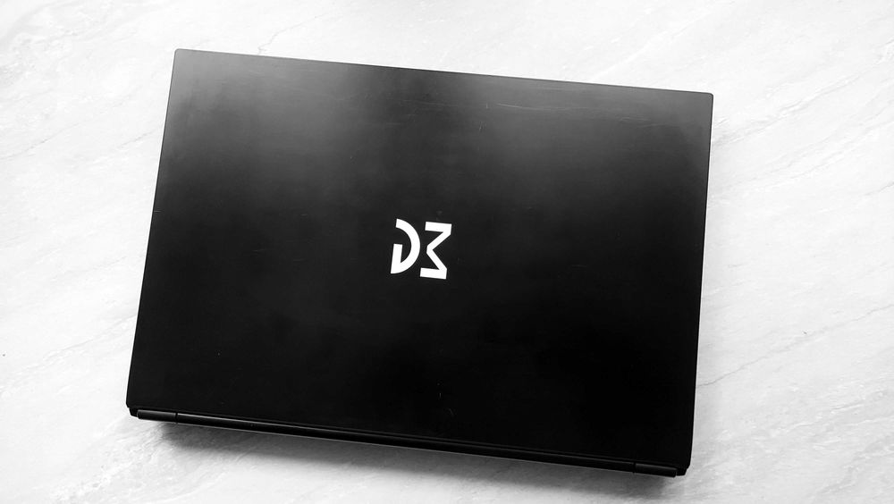 Laptop gamingowy Dream Machines - *i7/8rdzeni/ 16GB IPS SSD510GB+500GB*