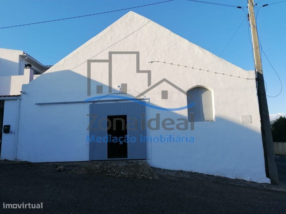 Adega com 4 depósitos, 3 lagares, 2 prensas e 1 poço - Penafirme da...