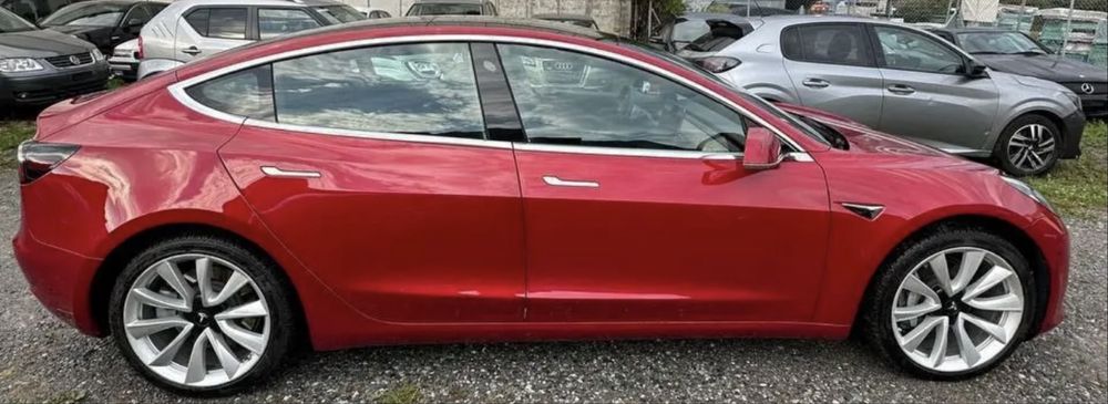 Оренда Tesla для таксі 490+ км