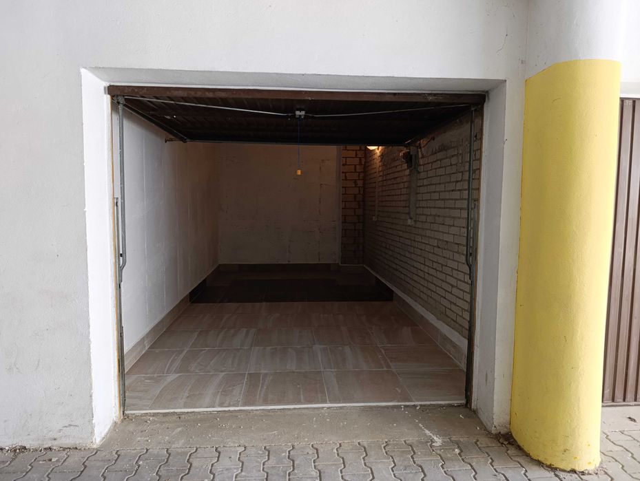 garaż ul.Obywatelska pod Biedronką