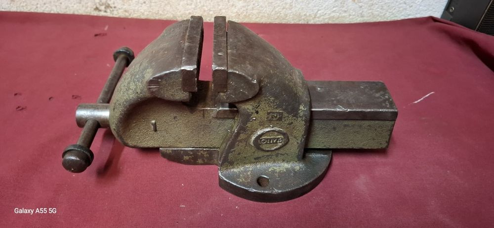 Torno de bancada marca Oliva N°1