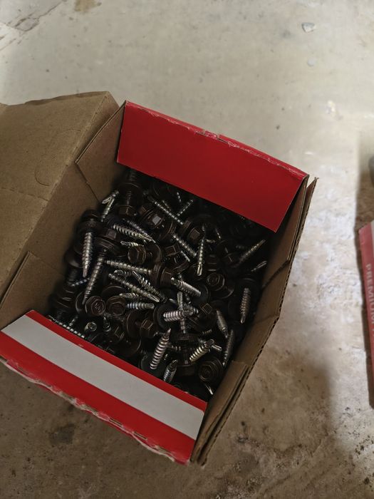 wkręt farmerski 4,8*35 kolor 8017 brąz drewno