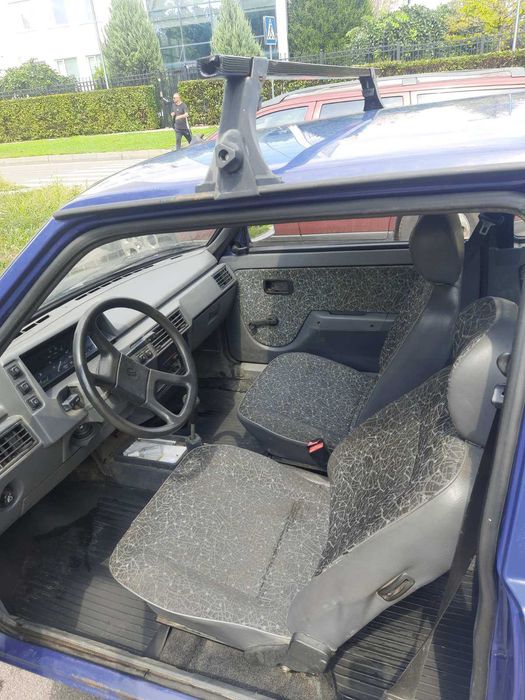 автомобіль Таврія 1102