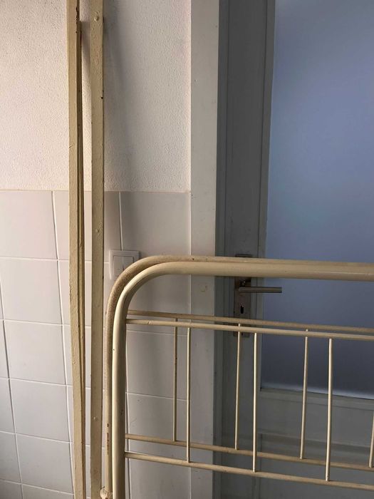 Cama de ferro antiga