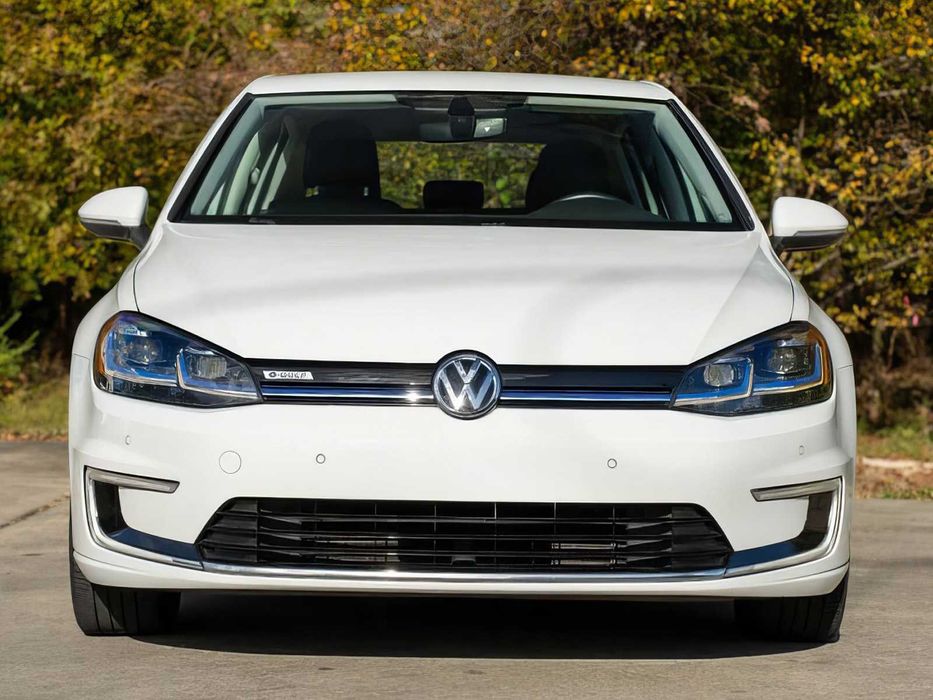 Volkswagen e-Golf      2017