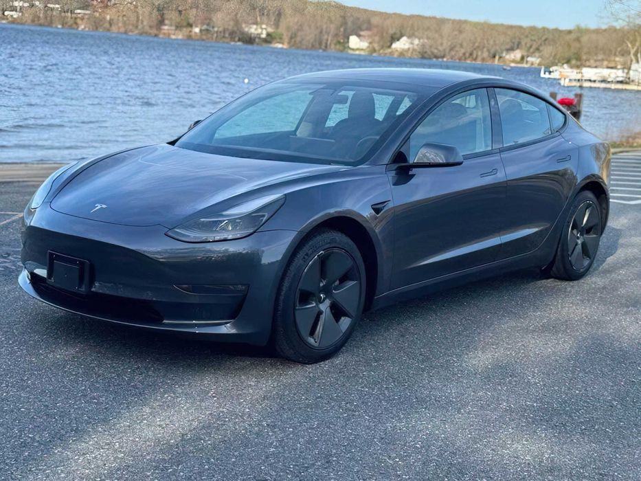 Tesla Model 3 Long Range      2021