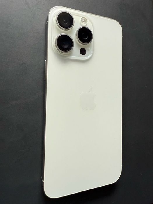 Iphone 15 Pro Max 256 GB (c/ várias capas e película privacidade)