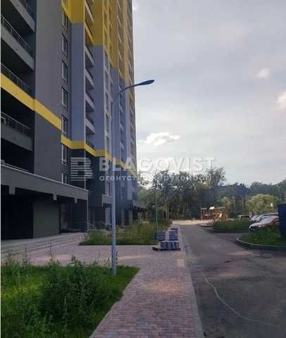 Продам ЖК Медовий 32 м с ремонтом   Кадетский Гай 10 .