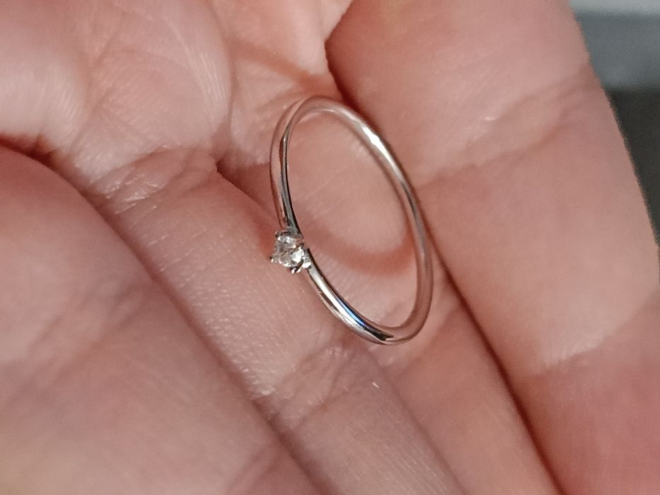 Piękny nowy pierścionek z prawdziwym moissanitem 2mm - srebro 925