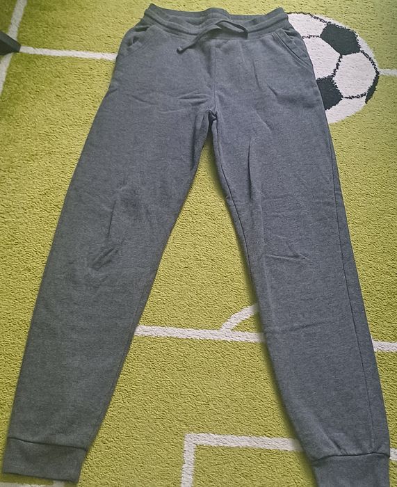 Spodnie dresowe dla chłopca Primark szare rozmiar około 170 +gratis