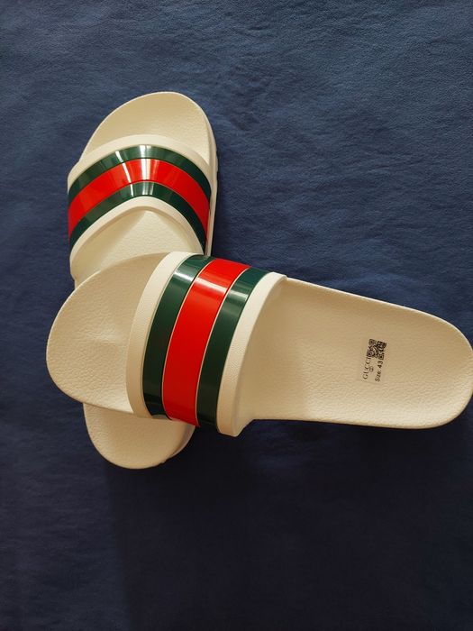 Chinelos de marca Gucci 43
