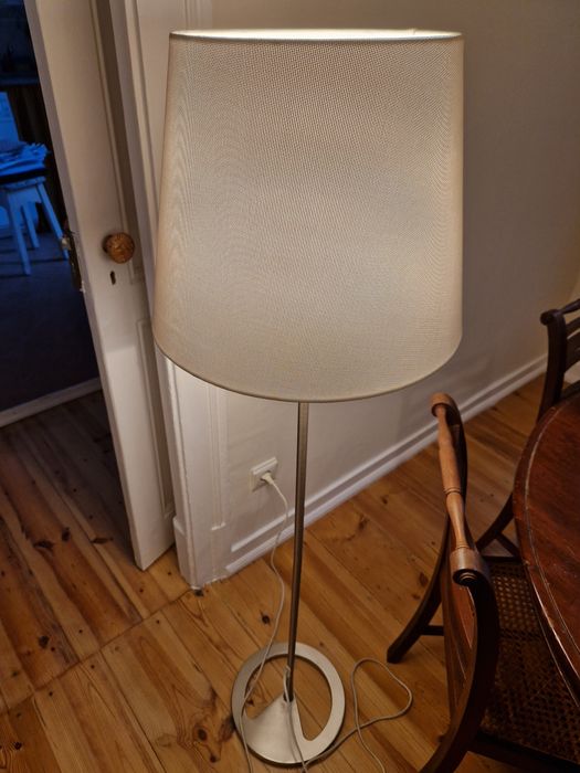 Candeeiro de pé Nyfors (ikea)