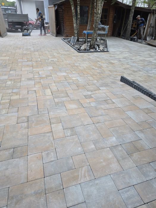 Układanie kostki brukowej