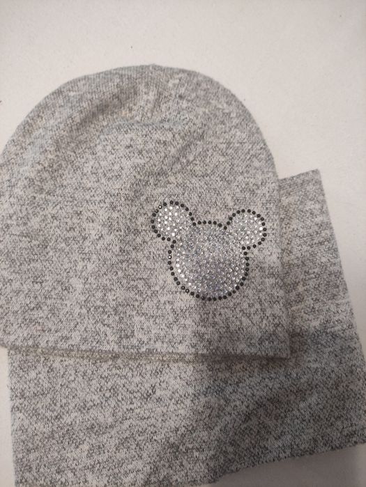 Шапка і снуд на всі.В ідеальному стані.