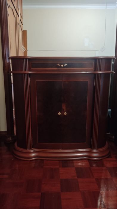 Móvel sapateira com espelho e luz