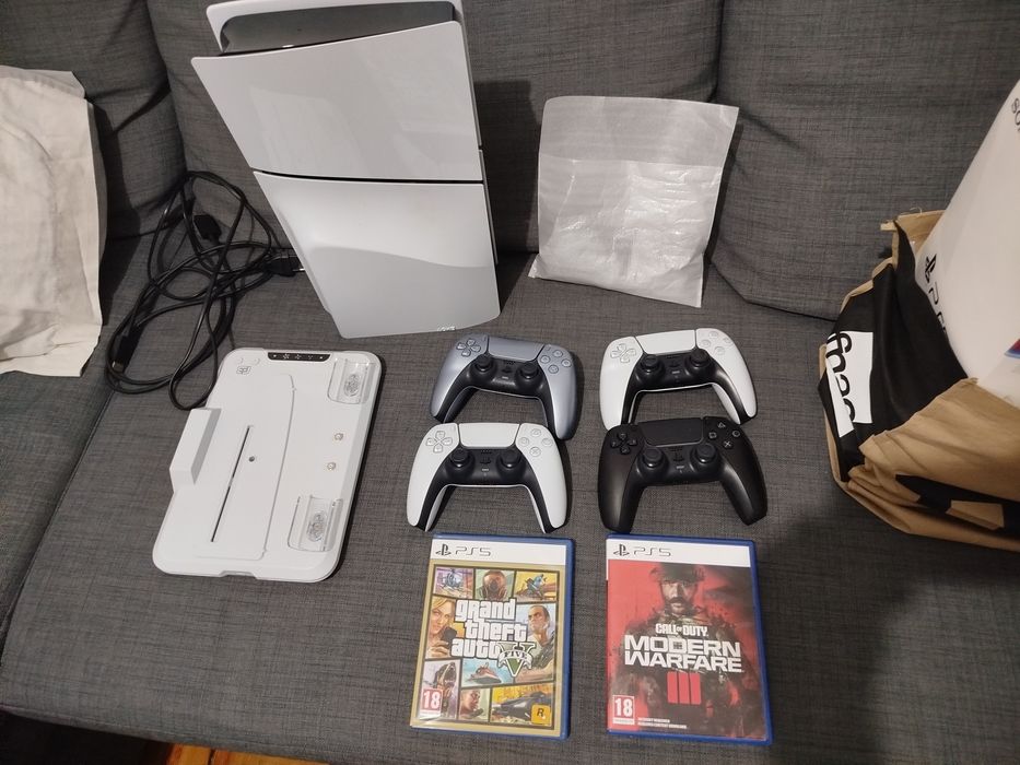PS5 +  4 RC + base de carregamento e refrigeração + GTA V + Call of Duty Modern Warfare