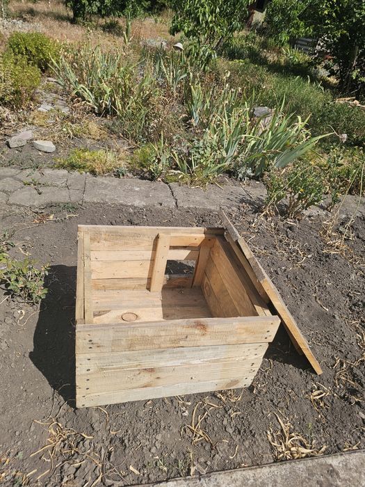 Будка.Насест.Клітка.