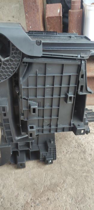 Продам подлокотник перетянут под оригинал, кожа. На Honda CR-V