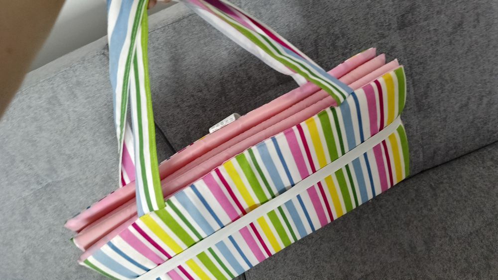 Mata plażowa w paski nieużywana