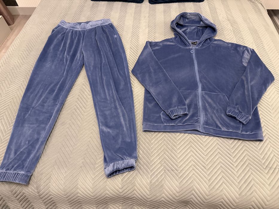 Dres damski z weluru, 4F, rozmiar S/M.