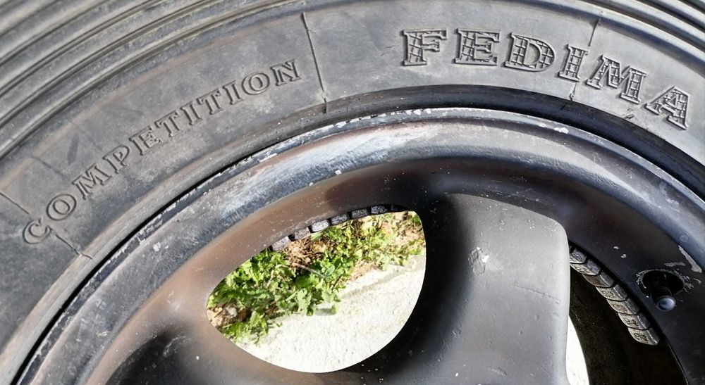 Jantes e pneus M/T para Jipes.