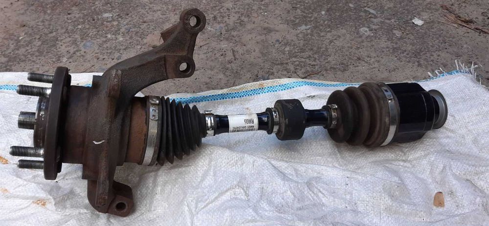 Полуось, ступица с поворотным кулаком правая в сборе KIA Sportage б/у