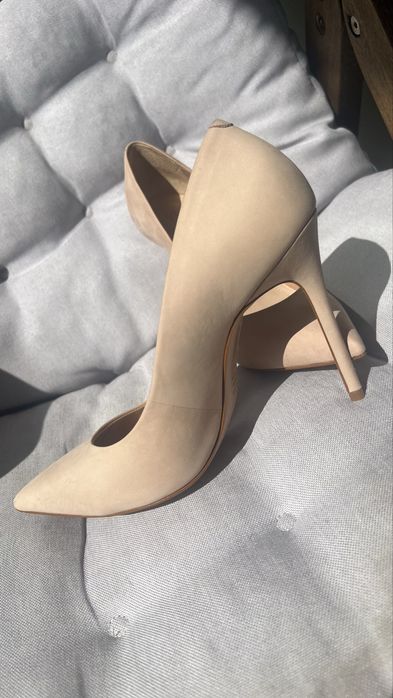 Новые! Туфли лодочки нюдовые р 39 Schutz
