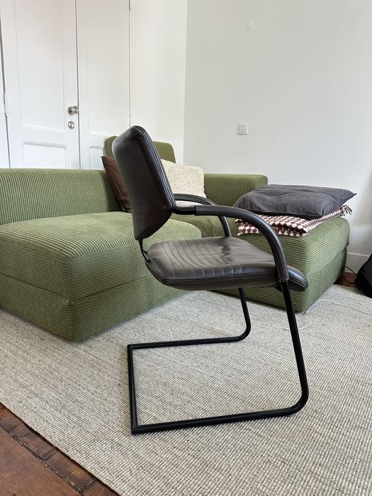 Cadeira vintage em pele e metal – estilo Bauhaus / cantilever