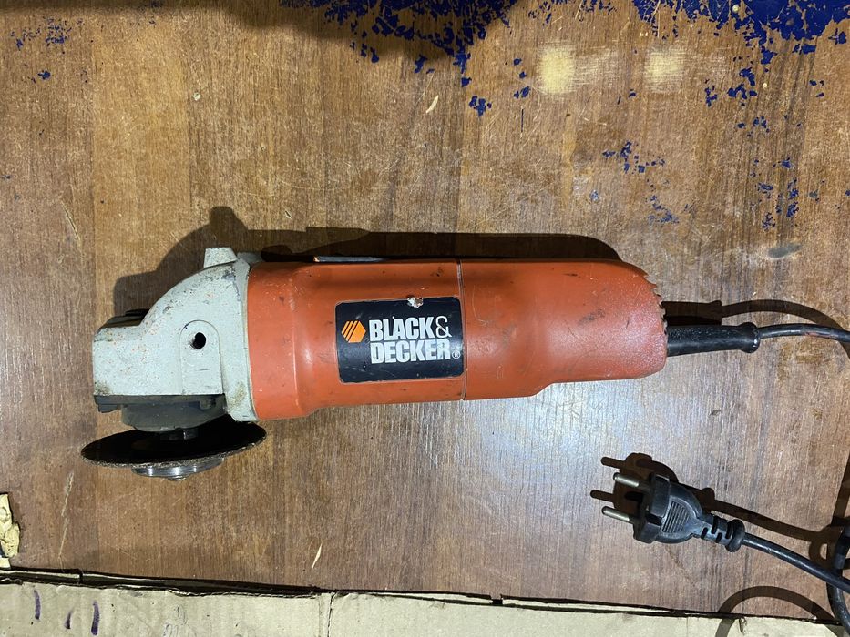 Болгарка Black Decker