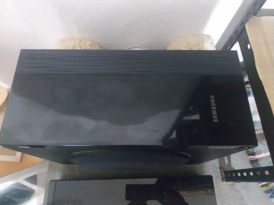 Samsung surround 5.1 , 4 colunas uma barra som e subwoofer