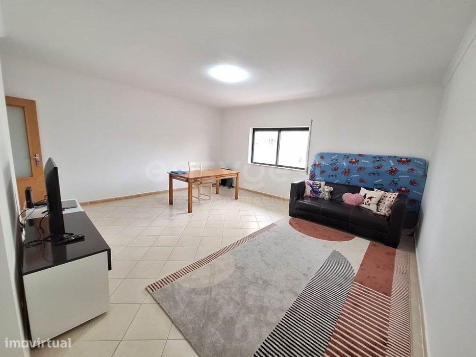 Apartamento T3 com 152 m2, com parqueamento na garagem localizado n...