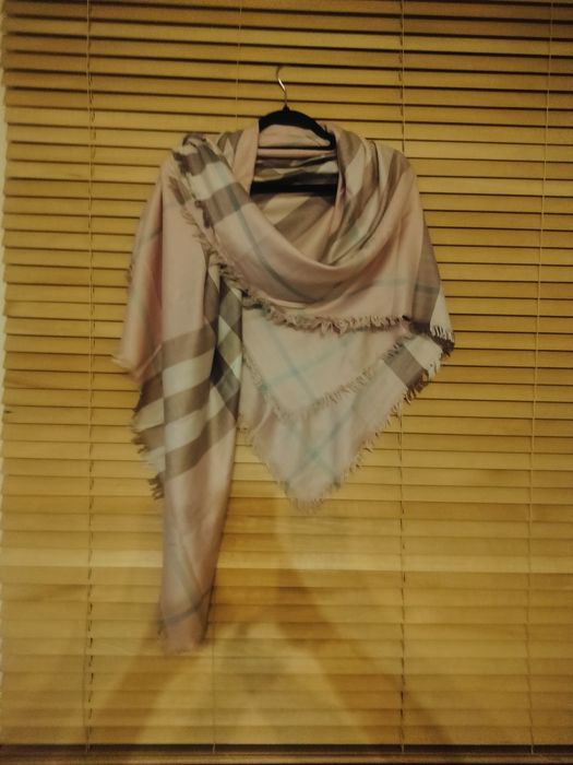 Chusta Burberry duza