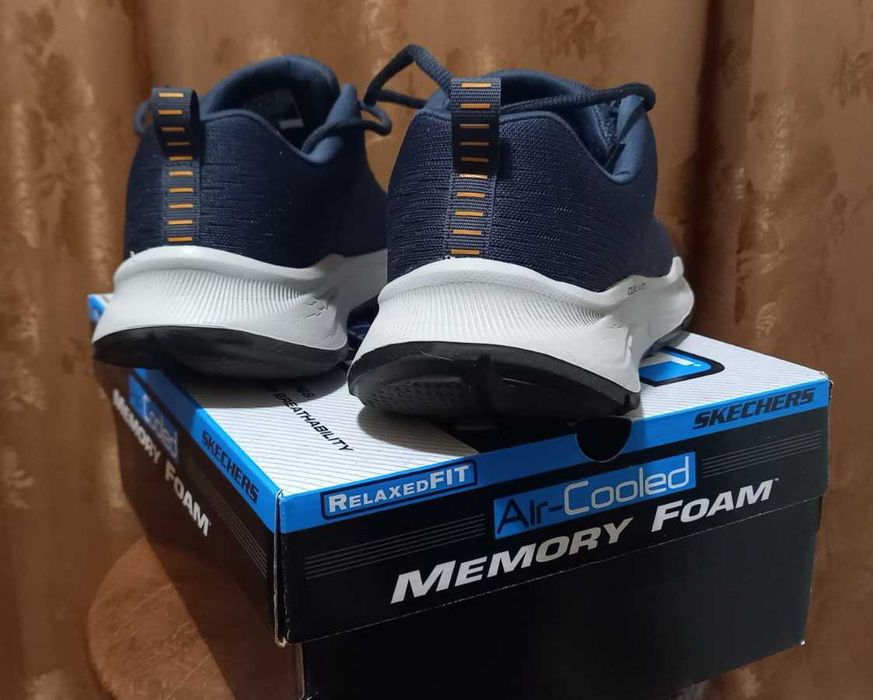 Кроссовки Skechers, размер 43