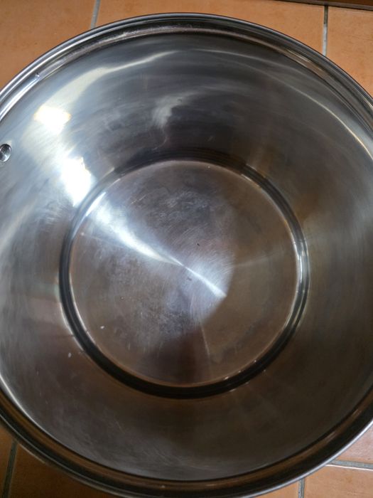 Panela grande impecável