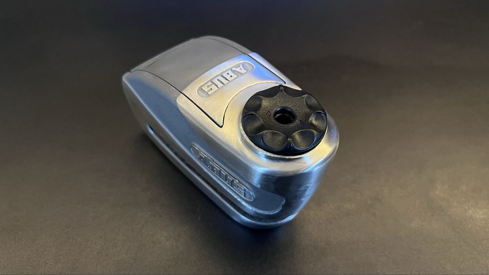 Blokada Abus 8008 na tarczę hamulcową motocykla