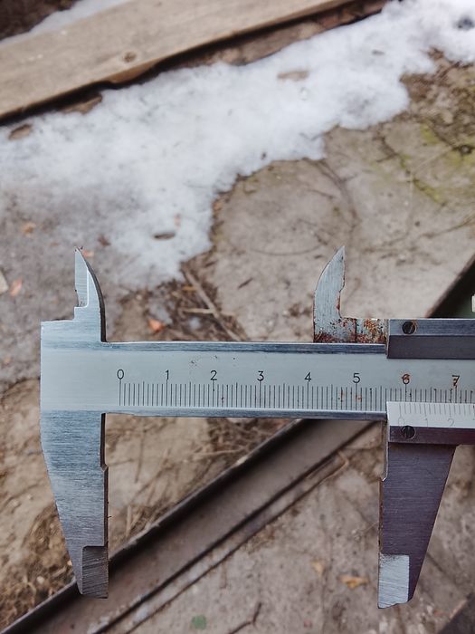 Продам шиповану зимову резину на дисках R17