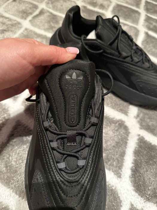 Продам кросівки Adidas